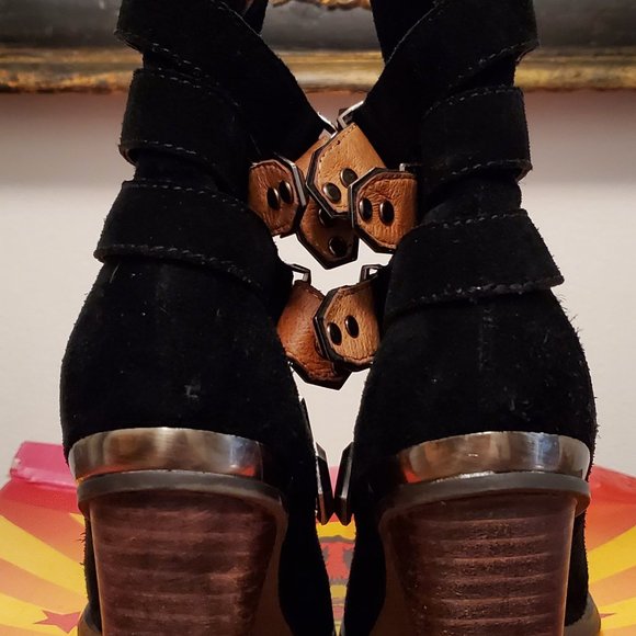 RARE JEFFREY CAMPBELL BLACK LEATHER BOOTS - Picture 2 of 4